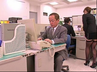 Horny Asian Boss Lady Can't Hold It Anymore In Her Office